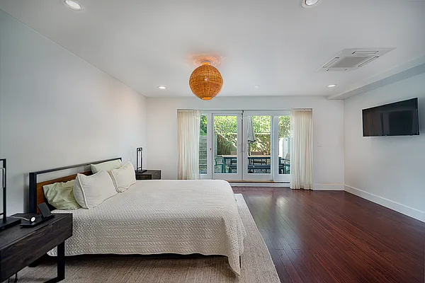 Sold by Loftey LLC | media 10