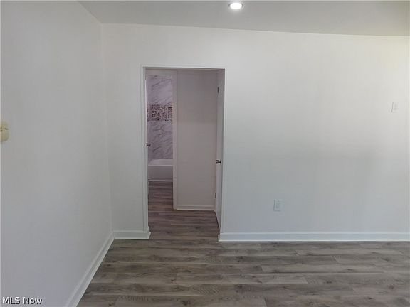 4th image of 1283 Waverly Rd
