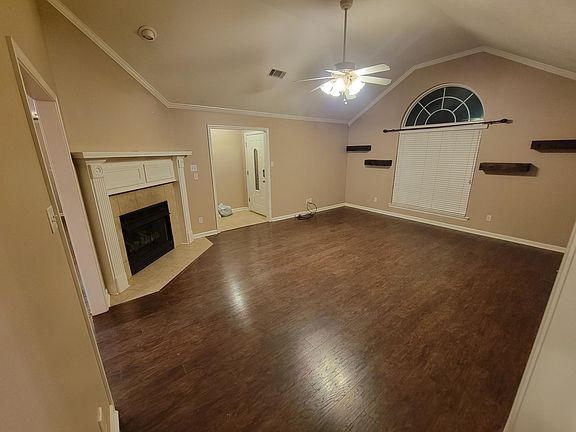 Living Room w/ Gas Fireplace