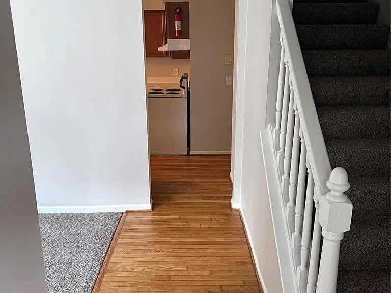 1106 Oak Valley Dr — Photo 2