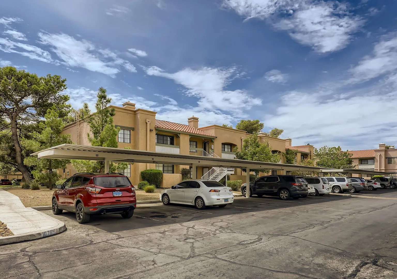 Move In Special: Half Off First Month's Rent If Lease Signed By August 31st. - Stunning Fully Fur... — Photo 2