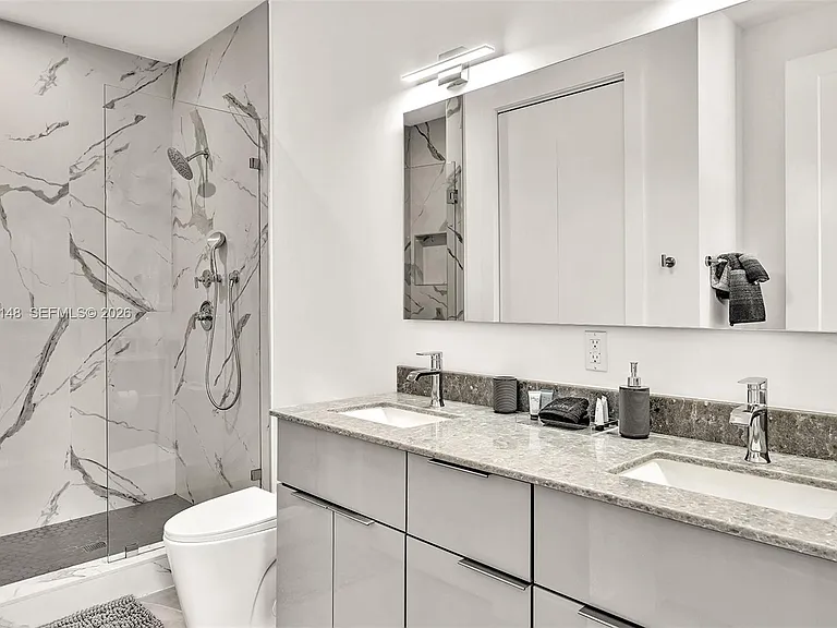 2100 Miami Rd #204 — Photo 15