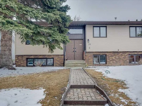 19 N Bettenson St, Red Deer, AB T4R 1J5