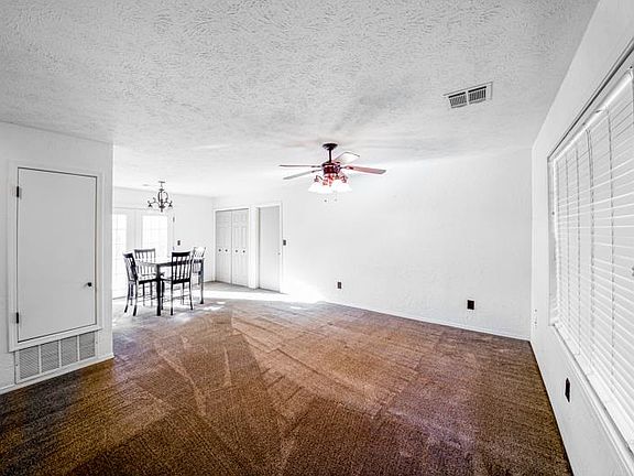 5th image of 102 S Crestwood Ct
