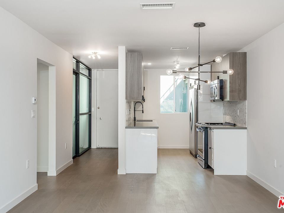 1st image of 850 2nd St APT 207