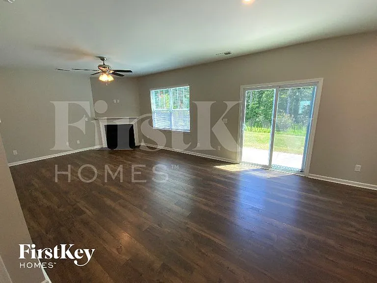 150 Scotsway Ct — Photo 2