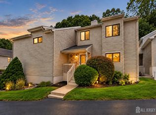 18 Oxford Ln, Middletown, NJ 07748