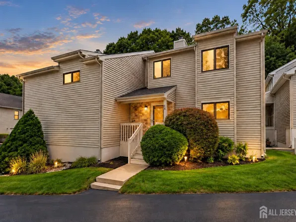18 Oxford Ln, Middletown, NJ 07748