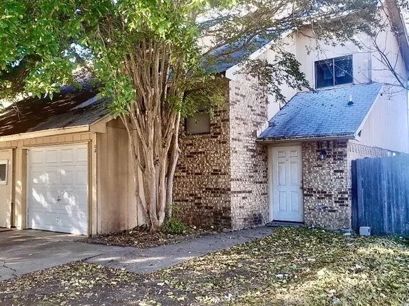 208 Victoria Dr, Grand Prairie, TX 75052