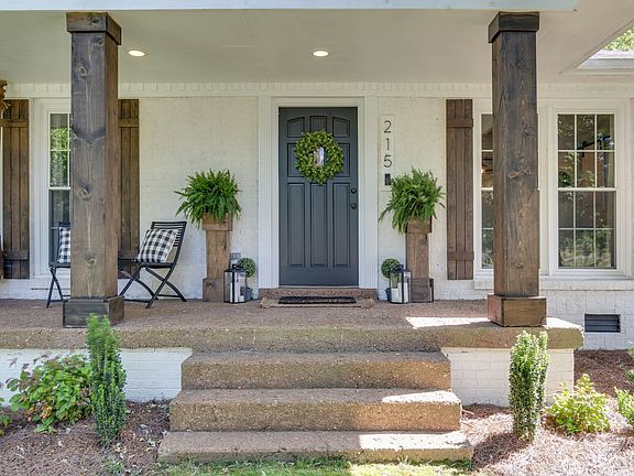 5th image of 215 Iris Dr