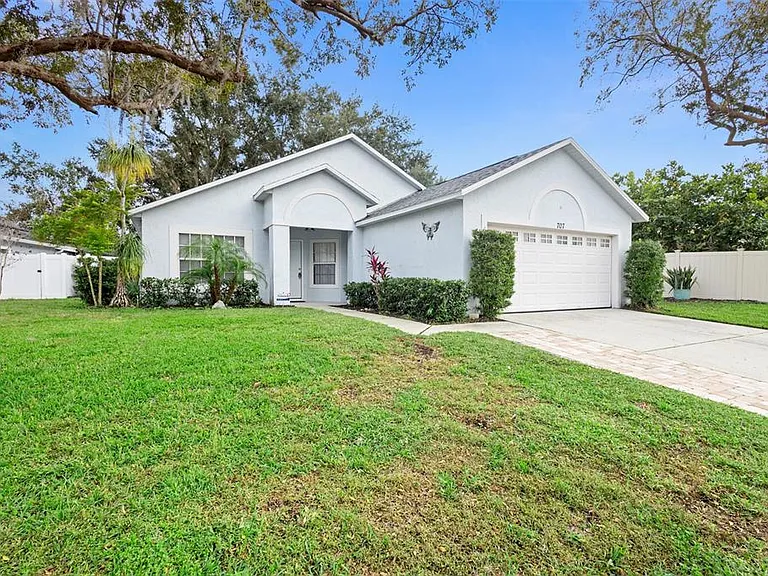 707 Brightview Dr — Photo 2