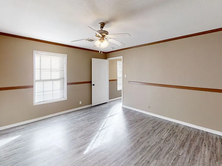 3721 Cesar Chavez Dr — Photo 7