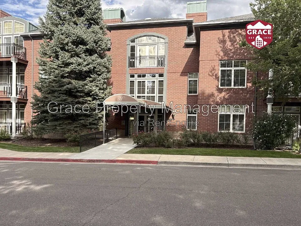 300 Hudson St #206