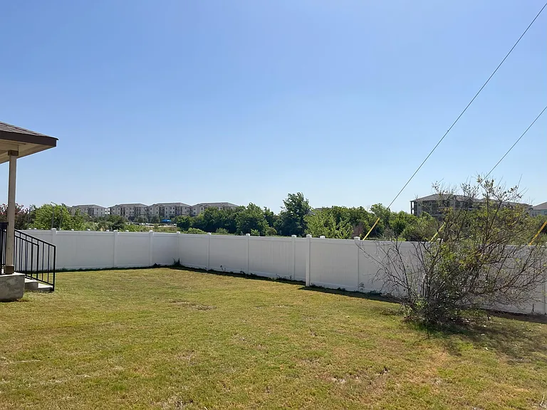 18517 Bandelier Dr — Photo 20