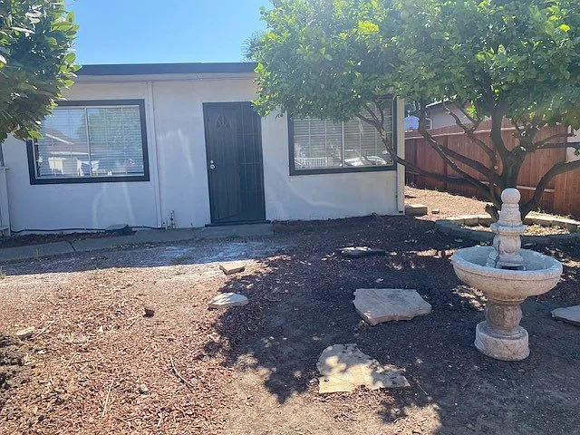 42 Harbor Dr — Photo 2