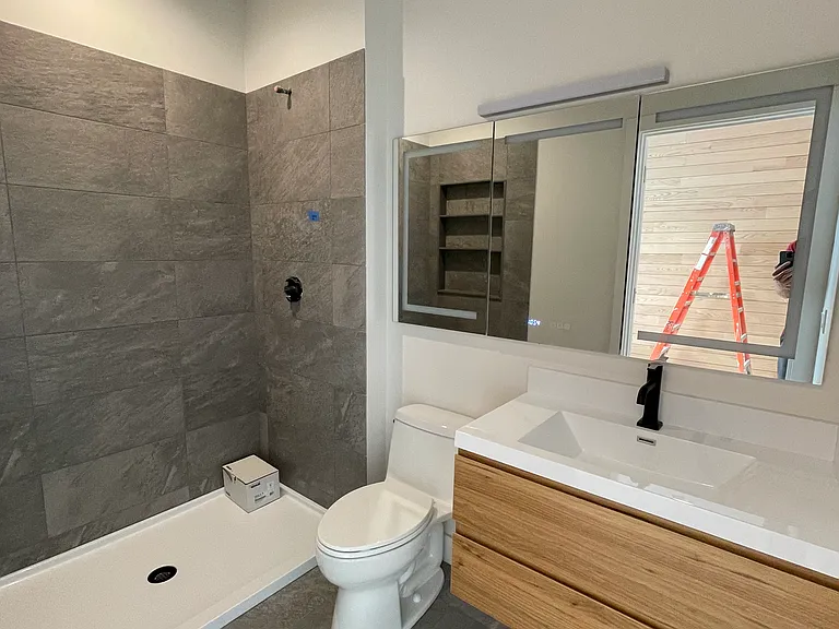Bedroom 1's private bathroom