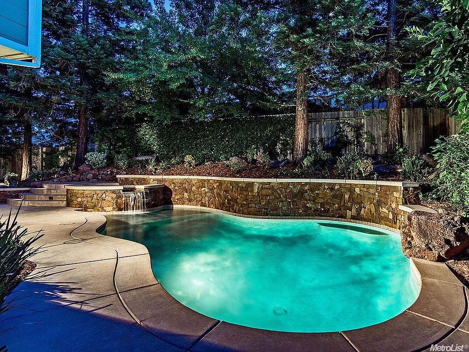 2nd image of 124 Manseau Dr