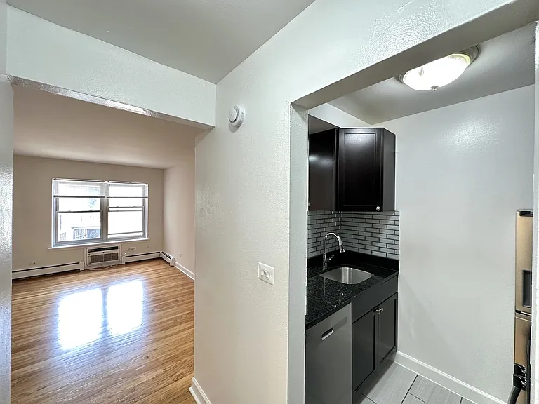 6830 N Sheridan Rd #264 — Photo 10