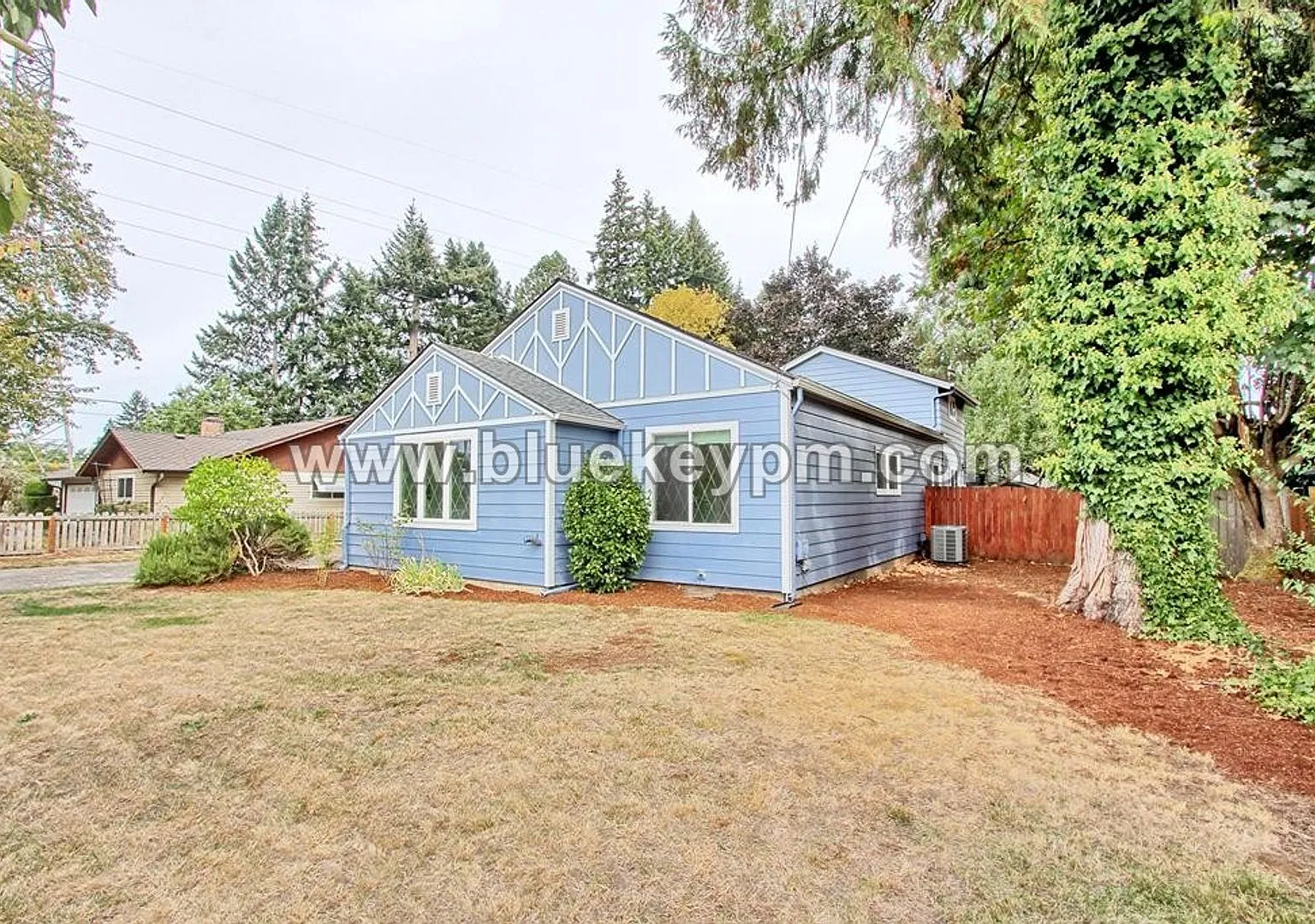 4 Bed, 2 Bath Home in Lincoln Neighborhood of NW Vancouver — Photo 2