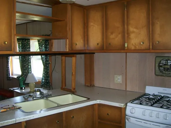 N10524 Wrolstad Rd, Iola, WI 54945