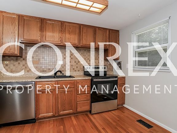 5th image of 1116 Beacon St