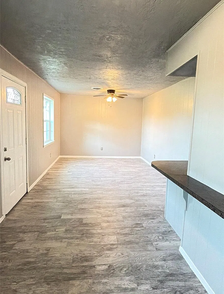 4 bed, 1.5 bath, 1456 sqft, $1,600 — Photo 4