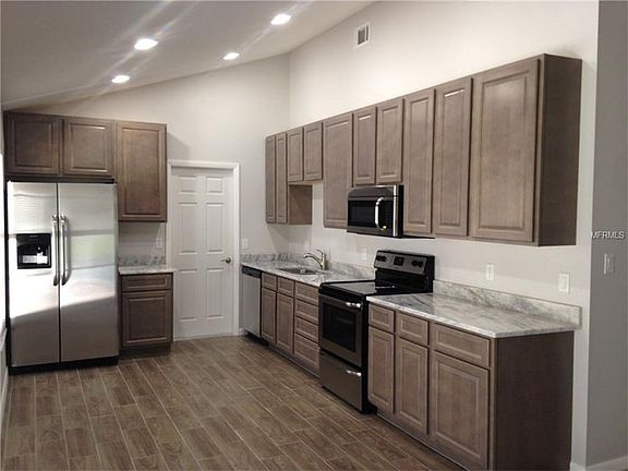5th image of 207 Spoonwood Ct