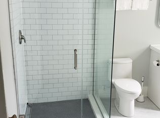 211 1/2 N Prairie St, Batavia, IL 60510