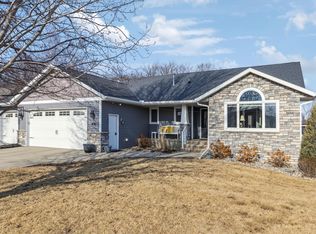 677 W River Dr, New London, MN 56273