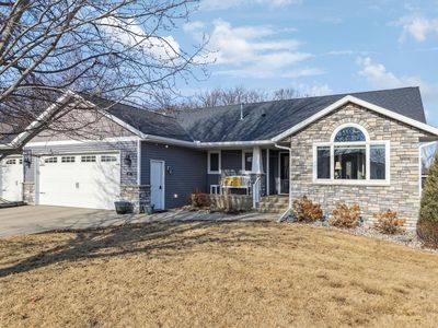 677 W River Dr, New London, MN, 56273