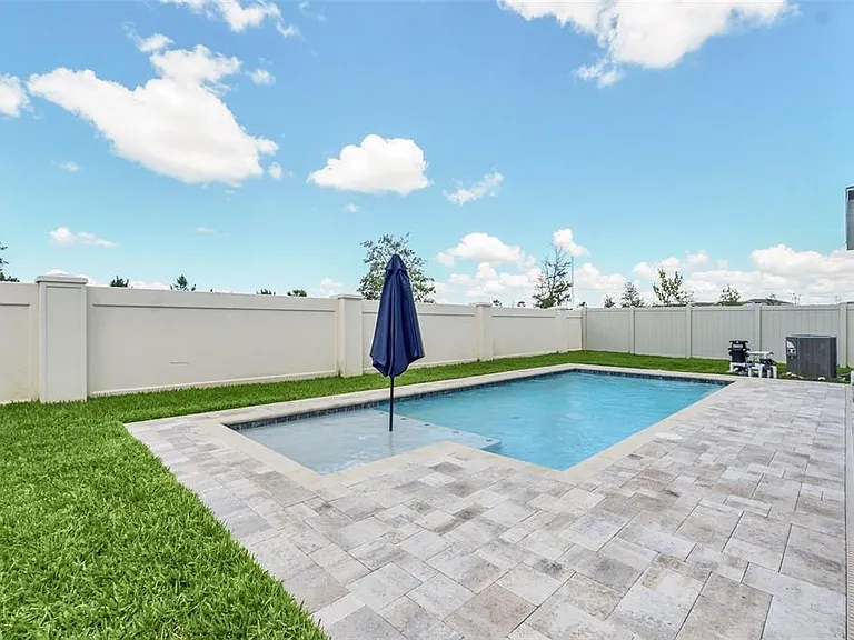 2001 Spring Shower Cir — Photo 25