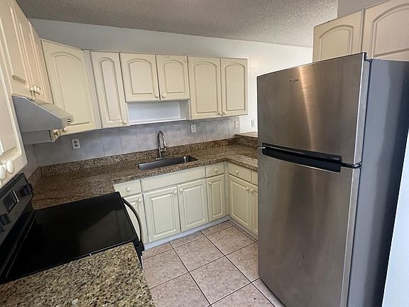 2nd image of 2550 NE 192nd St