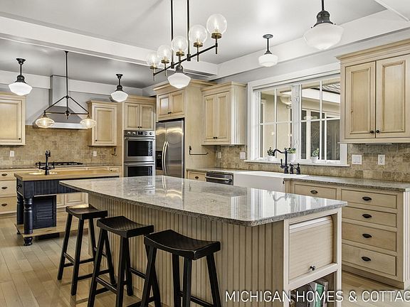 5th image of 5484 Lakeshore Dr