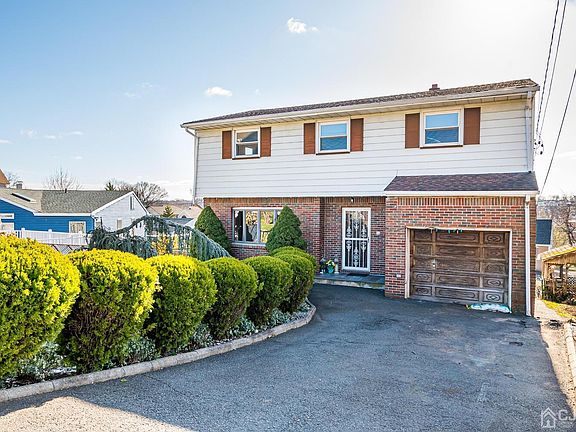 3rd image of 12 Crestwood Ct