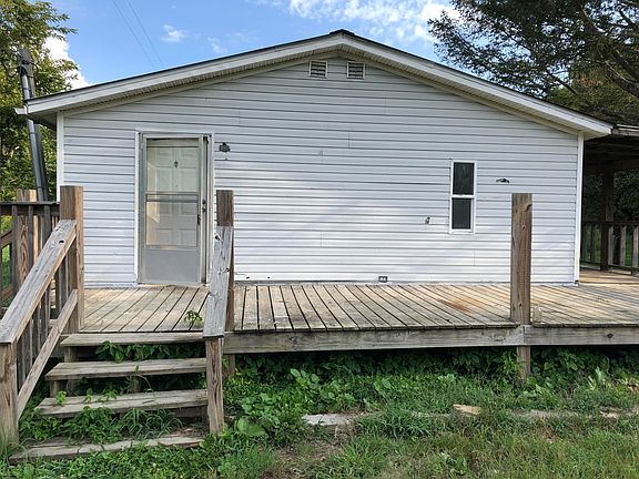 3rd image of 122 Copley Ln