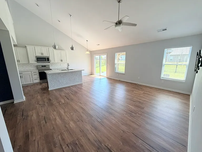 1018 Autumn Crest Ln — Photo 4