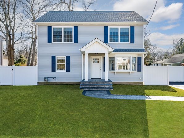 25 Lorraine Ct FLOOR 1, Northport, NY 11768