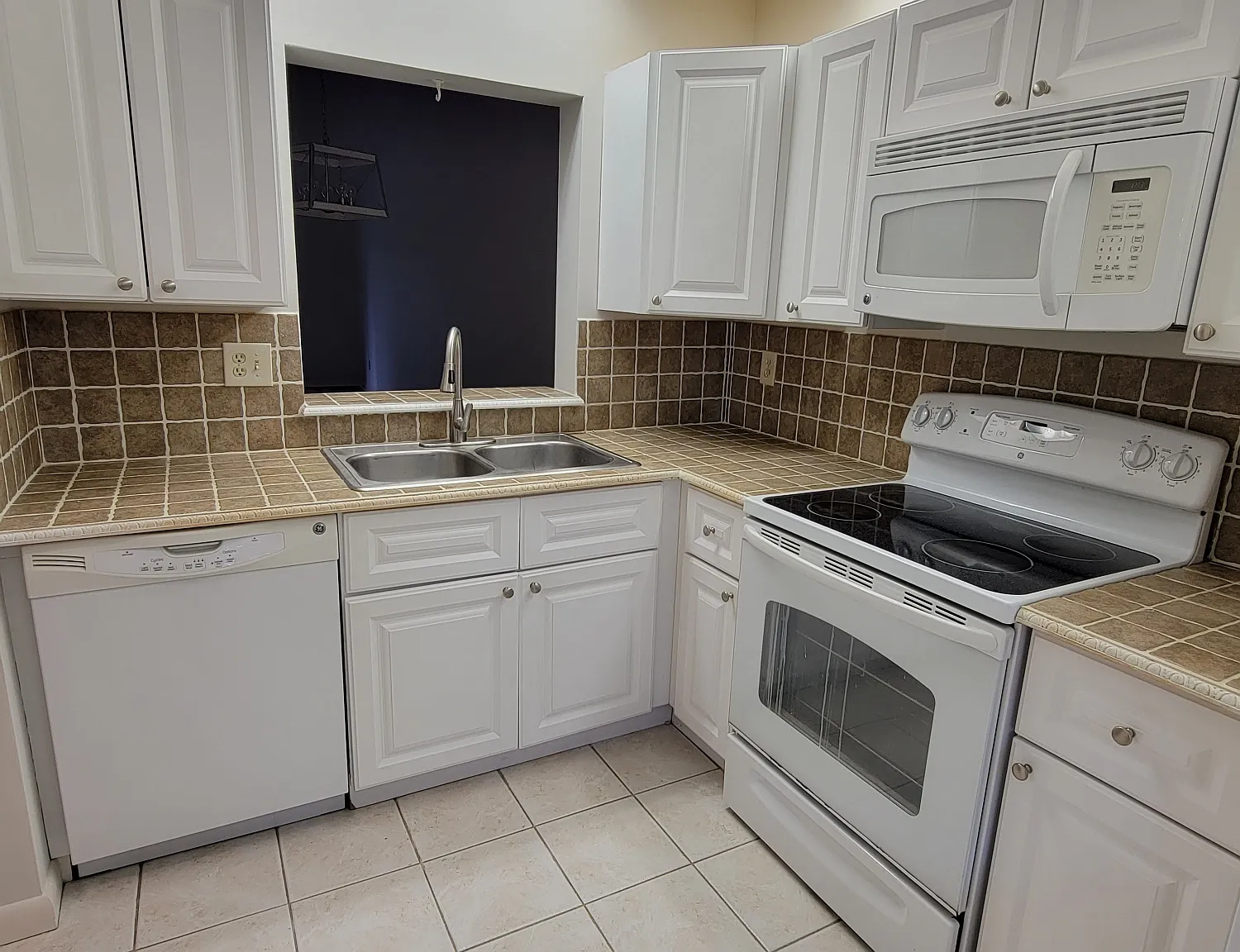 2 bed, 1019 sqft, $1,750 — Photo 4
