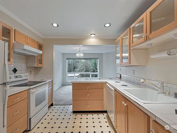 3rd image of 13743 15th Avenue NE #D-8