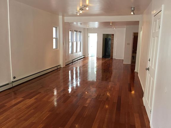 3rd image of 937 Van Duzer St APT 1
