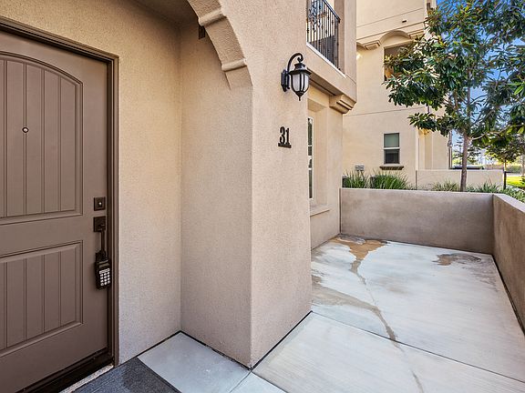 4th image of 1571 Fortaleza Way Unit 31