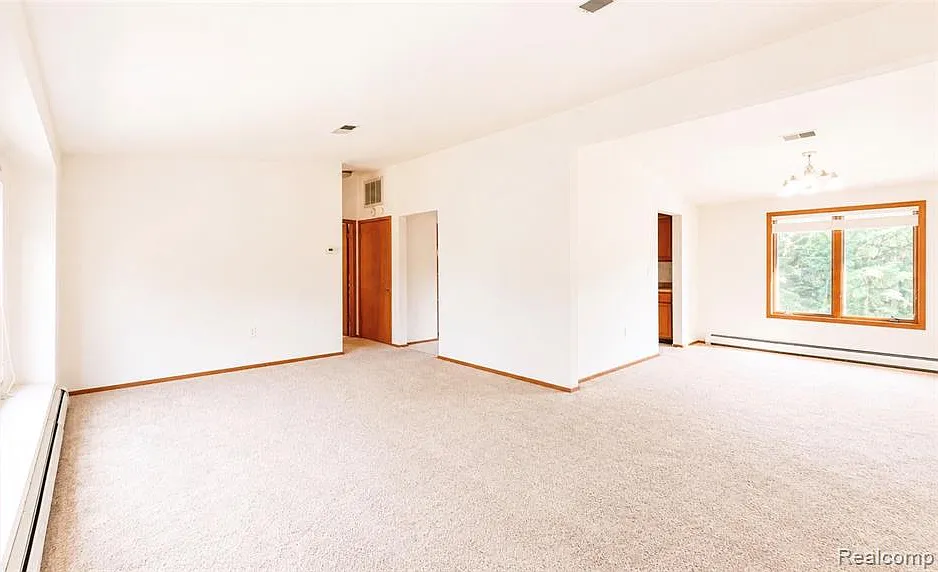 2 bed, 2.0 bath, 1296 sqft, $1,900 — Photo 3
