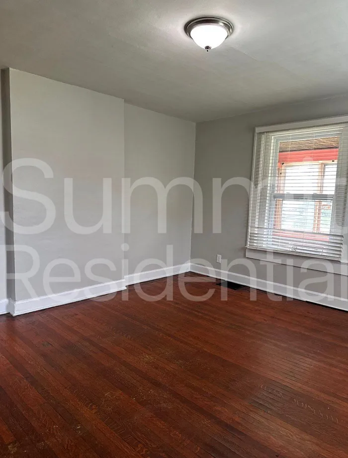 3 bed, 1.0 bath, 1176 sqft, $1,345 — Photo 3