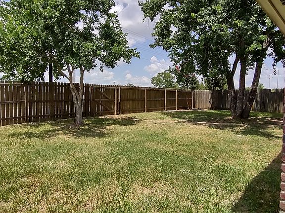 3rd image of 1009 Bougainvillea St