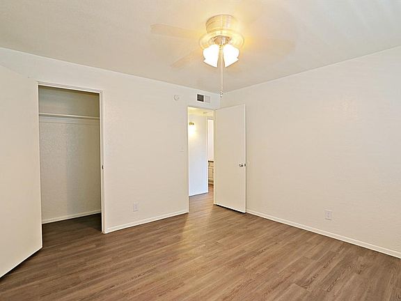 4th image of 2417 E Campbell Ave APT 10A