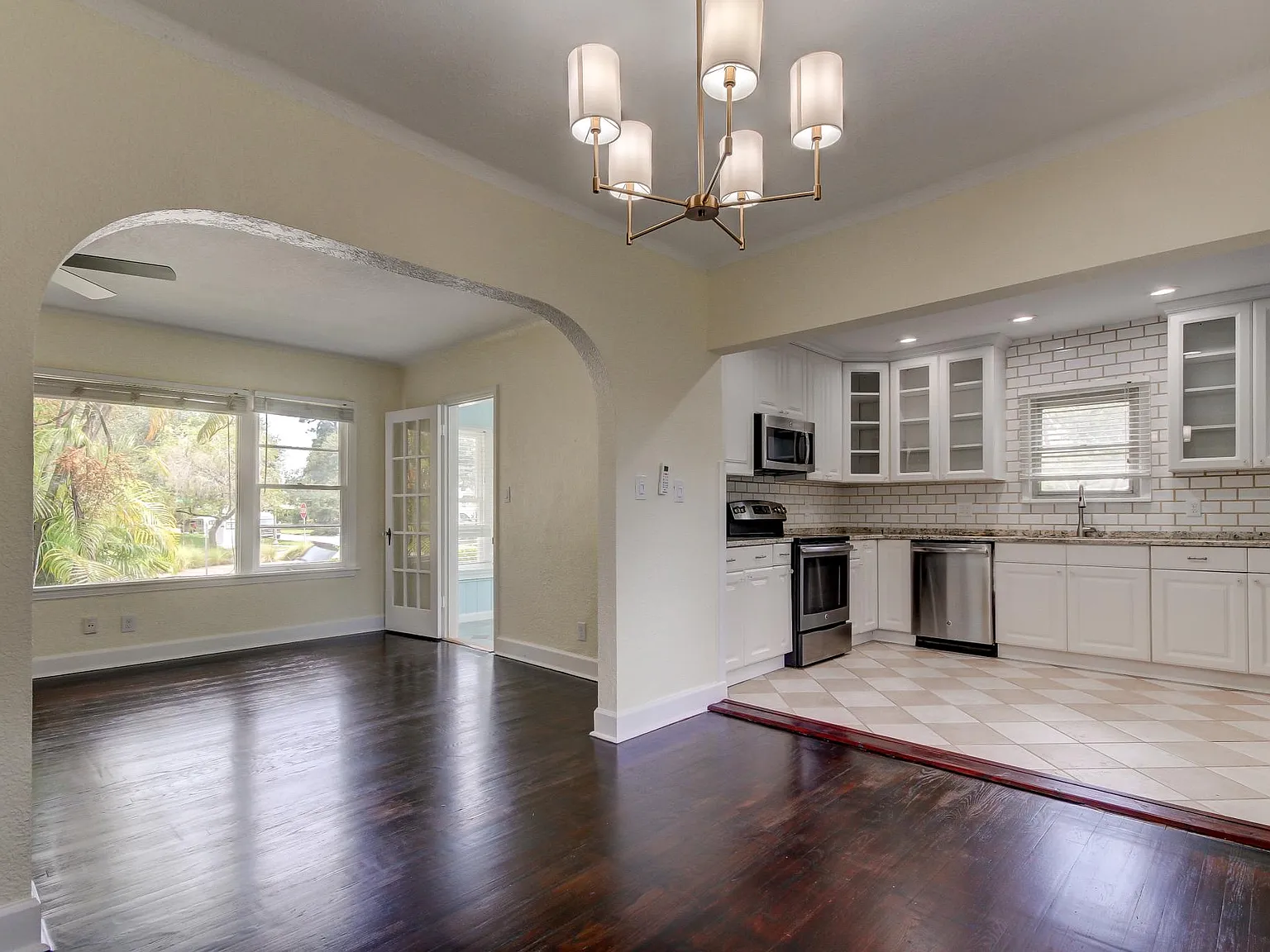 4 bed, $3,300 — Photo 2