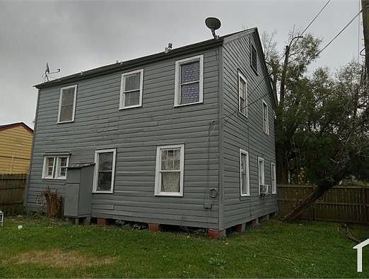 2nd image of 590 Palm St