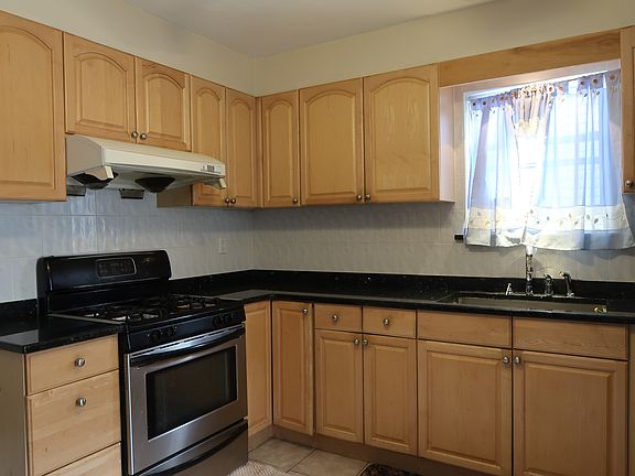 3rd image of 8611 254th St