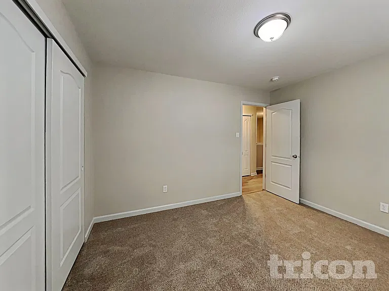 285 Aershire Ct — Photo 14