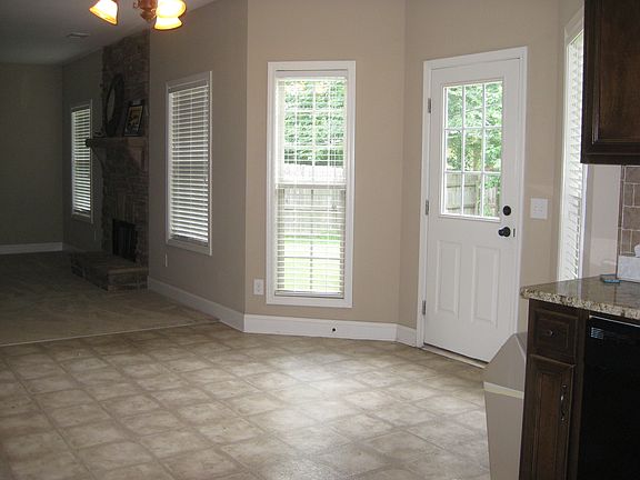 Breakfast table area